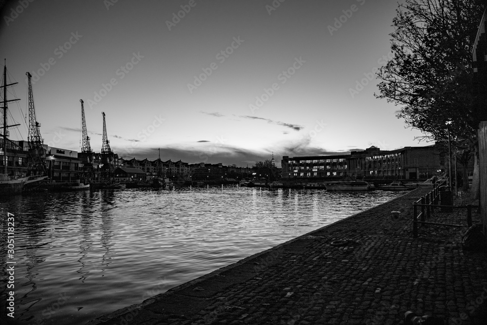Obraz premium harbour at sunset