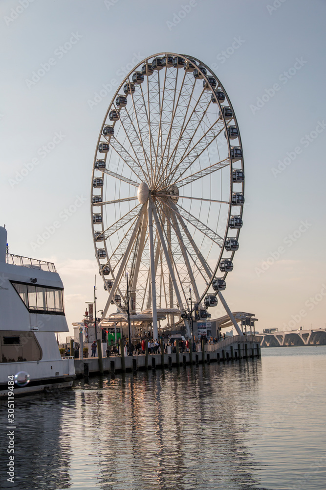Large Ferris wheel by the ocean