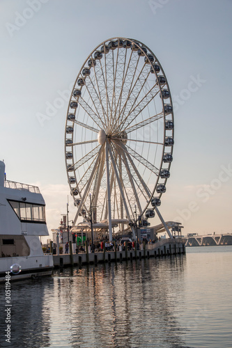 Large Ferris wheel by the ocean © Benjamin