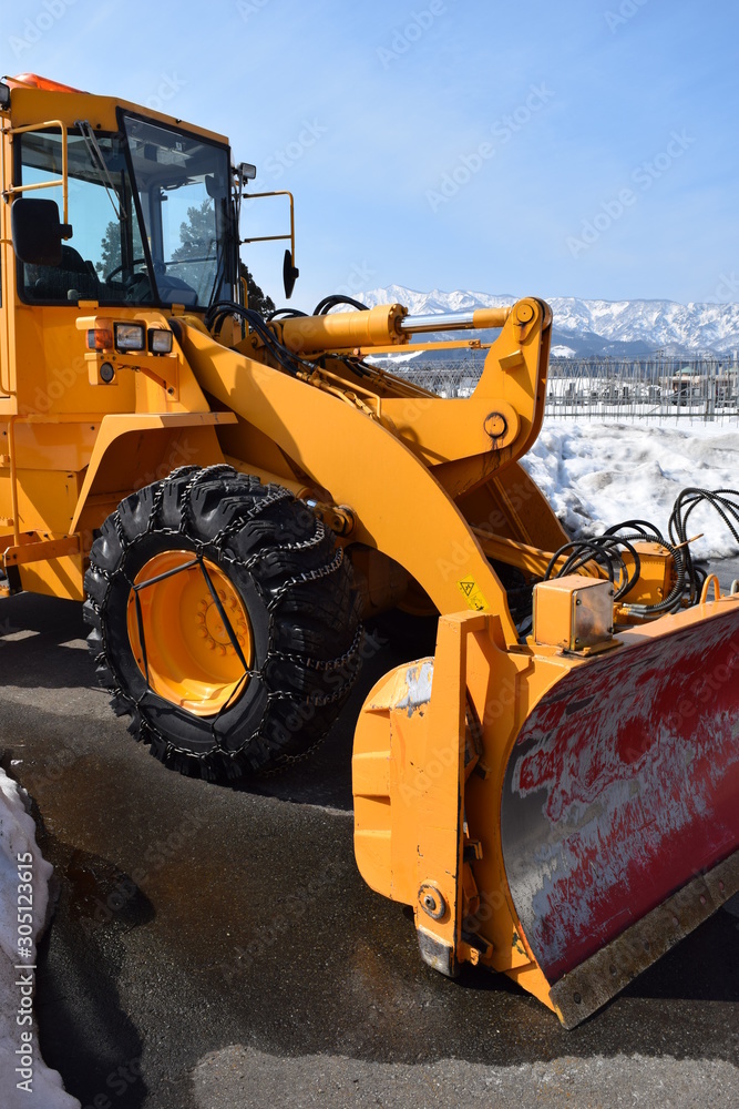 待機中の除雪車