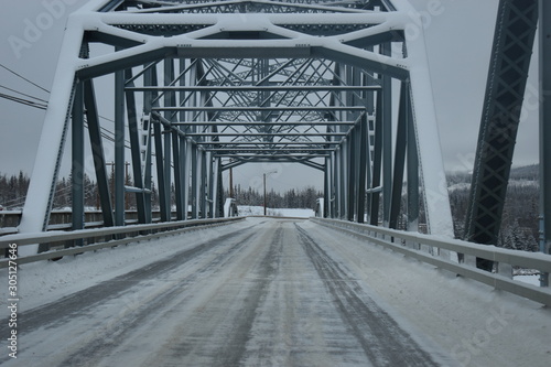 Fototapeta Naklejka Na Ścianę i Meble -  puente congelado