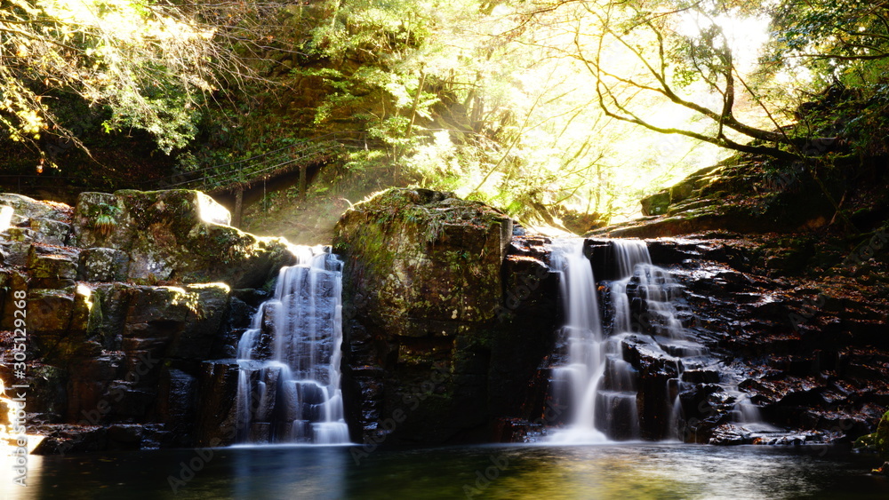 Obraz premium 秋の赤目四十八滝