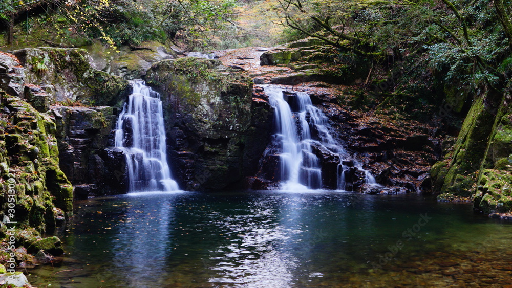 Obraz premium 秋の赤目四十八滝