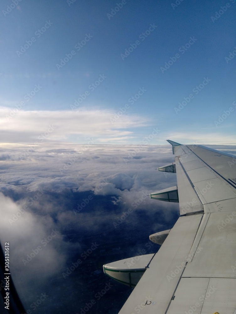 vista a las nubes desde un avión
