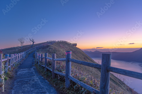 Fototapeta Naklejka Na Ścianę i Meble -  夜明けの摩周湖。第三展望台からの風景。