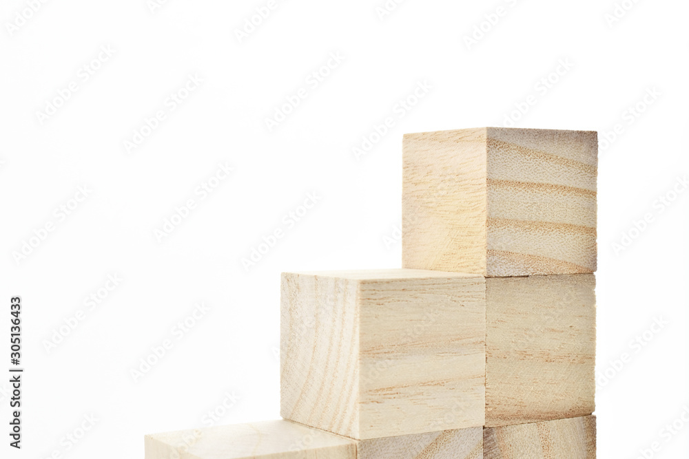 木のブロックで作った階段