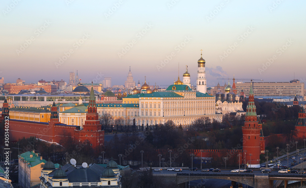 Photo beautiful sunset view of the Moscow Kremlin and cathedrals