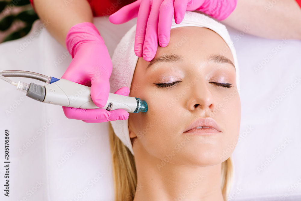 Vacuum hydropiling treatment by the woman in SPA center Vacuum hydropiling treatment by the woman in SPA center
