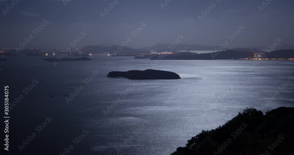瀬戸内のタイムラプス映像(満月の夜の幻想的な海景) 瀬戸内のタイムラプス映像(満月の夜の幻想的な海景)