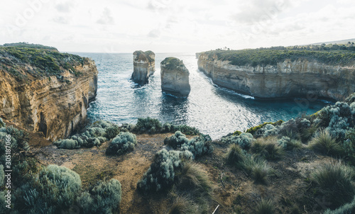 Zwei der 12 Aposteles an Australiens Ostküste nahe Melbourne photo