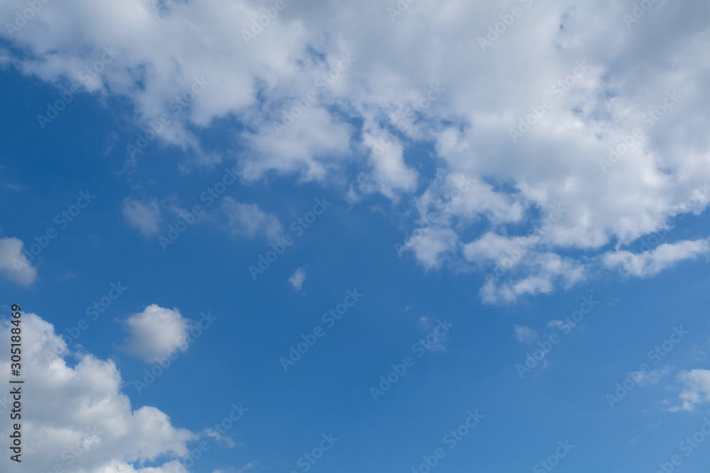 Beautiful sky There are clouds at the top and bottom, with a blue sky in the middle. Beautiful sky There are clouds at the top and bottom, with a blue sky in the middle.