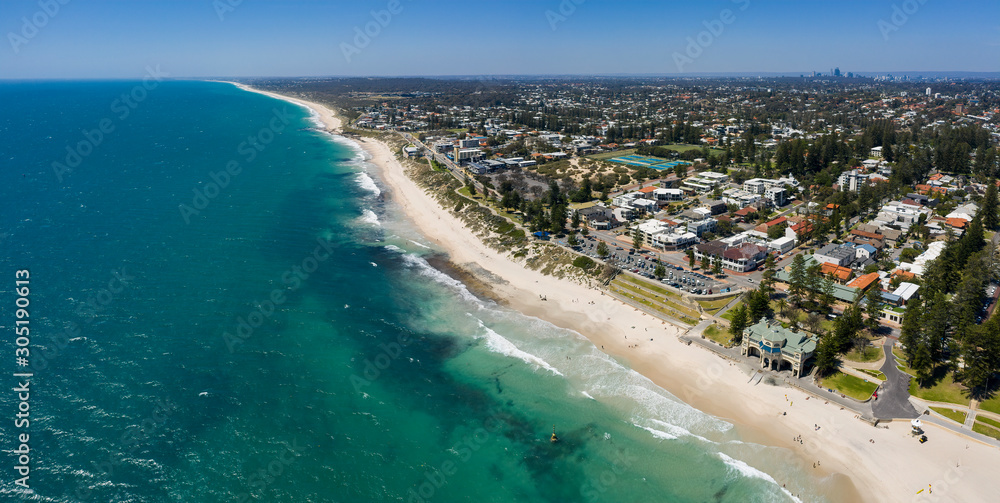 Fototapeta premium Freemantle Australia November 5th 2019: Aerial panoramic view of Cottesloe Beach in Perth, Western Australia