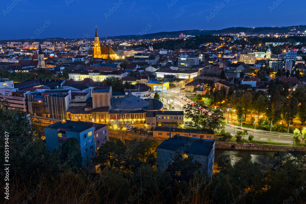 Aussicht über Cluj-Napoca bei Nacht