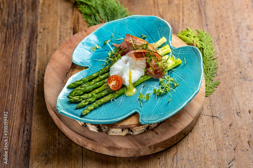 Grilled asparagus with poached egg