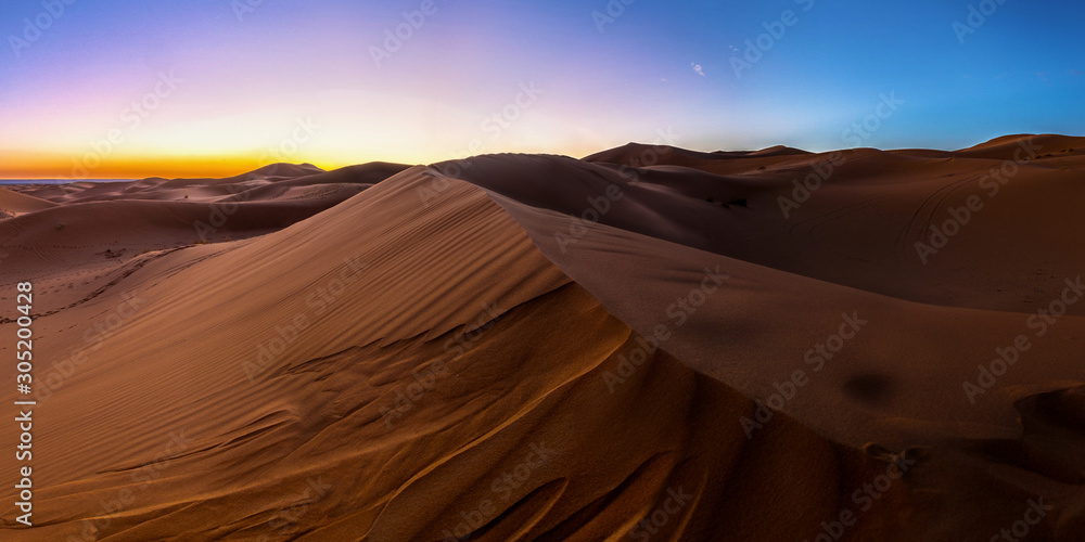 Erstes Sonnenlicht in der Sahara Erstes Sonnenlicht in der Sahara