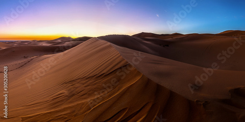 Erstes Sonnenlicht in der Sahara