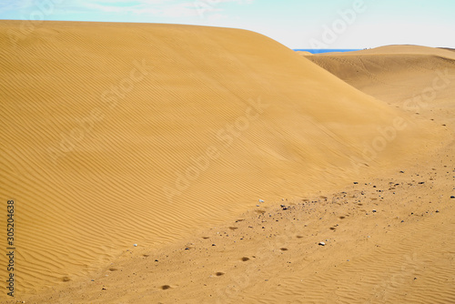 Sandberge von der Sahara - D  nenlandschaft am Strand von Gran Canaria