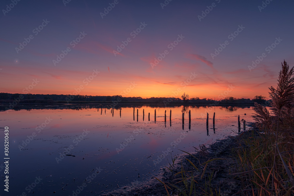 Obraz premium sunset over the little lake