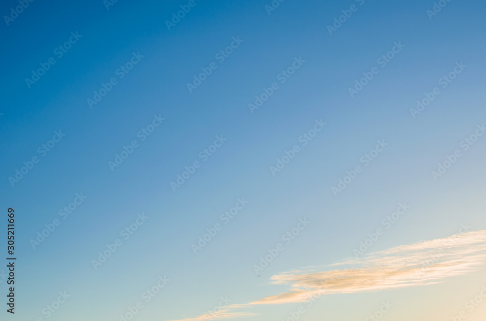 Obraz premium Blue sky and white clouds