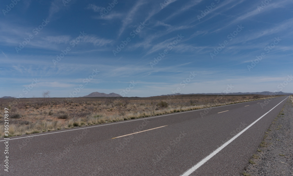 Naklejka premium Horizontal of New Mexico state highway nine.