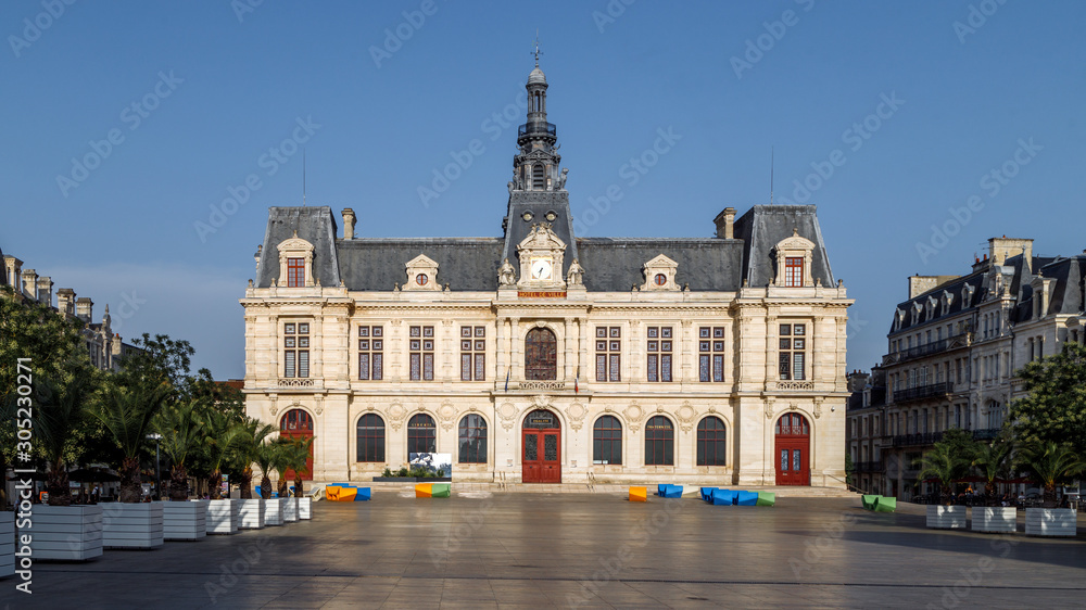Naklejka premium Poitiers, Nouvelle-Aquitaine, France. City hall Hotel de Ville and Place du Marechal Leclerc in Poitiers.