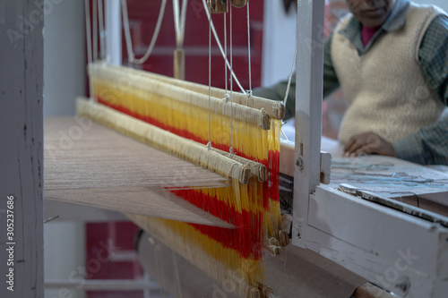 Fotografi Wool weaving handloom textile factory from North India