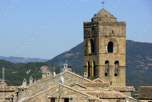 Aínsa, a medieval municipality of great beauty and ancestral history