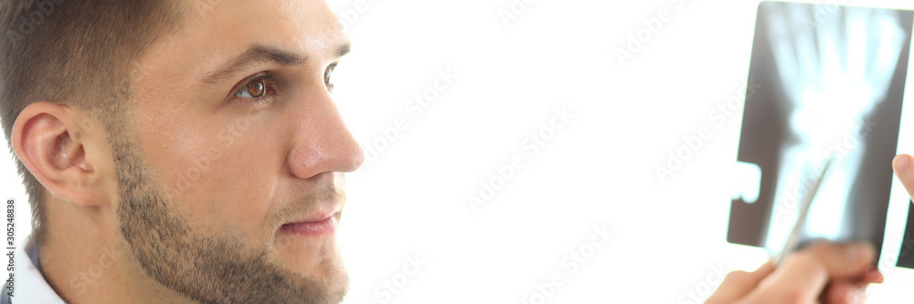 Obraz premium Doctor explaining something to patient