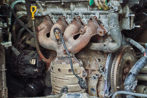exhaust manifold with catalyst and lambda sensor