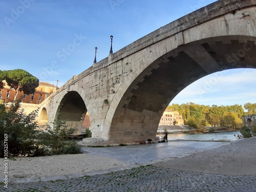 Φωτογραφία Roma - Arcate di Ponte Cestio dalla riva