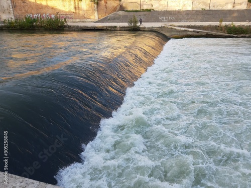 Roma - Briglia dalla riva di Lungotevere degli Alberteschi photo