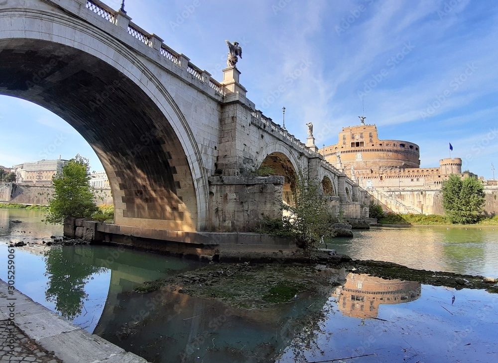 Roma - Scorcio di Ponte Sant'Angelo dal basso