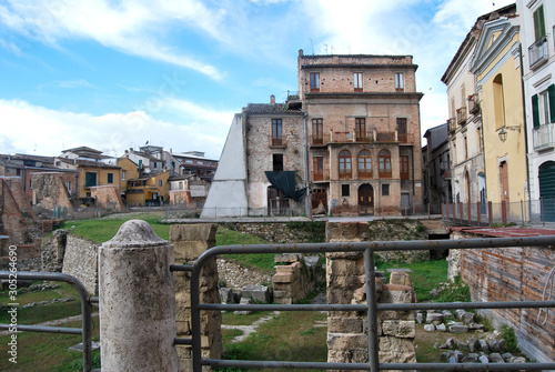 Rovine di anfiteatro romano. Teramo, Abruzzo, Italia