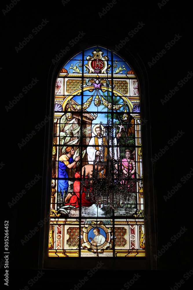 vitral d'une église des Sables de L'Onne