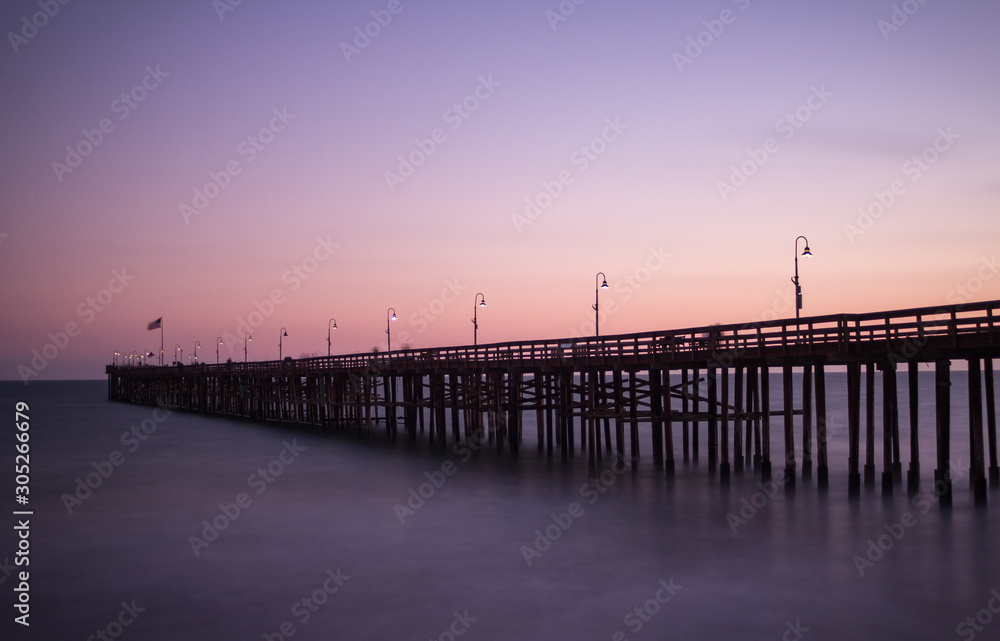 Obraz premium pier at sunset