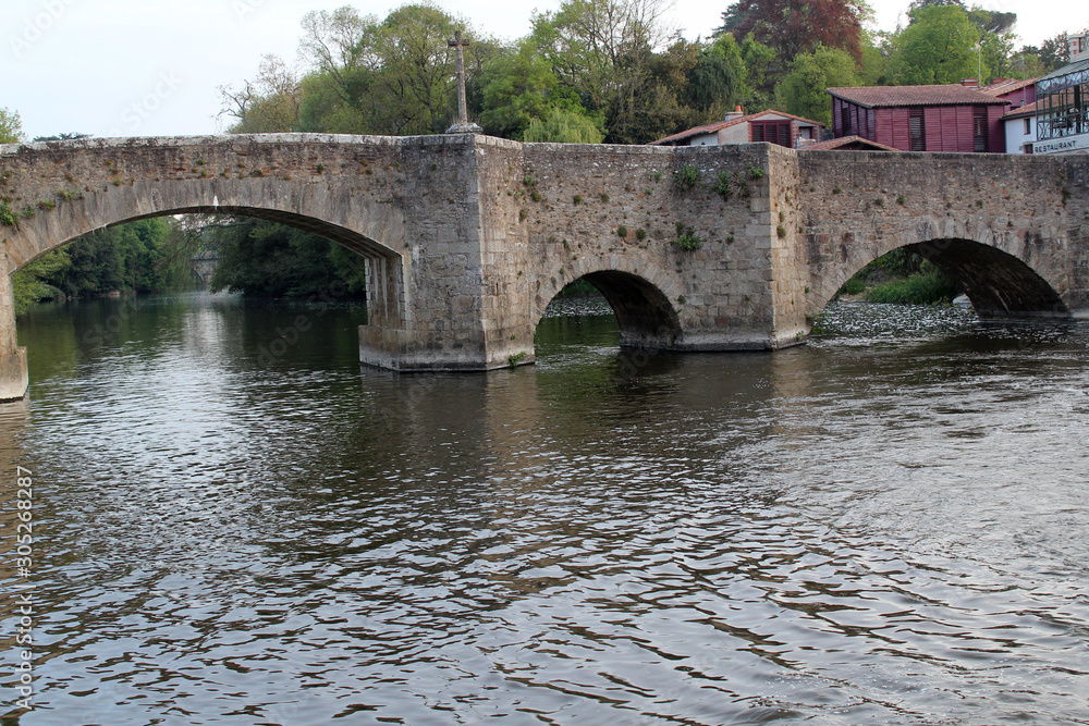 Fototapeta premium Le pont et lariviére Le Moine à Clisson