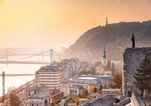 View on the Elisabeth Bridg...
