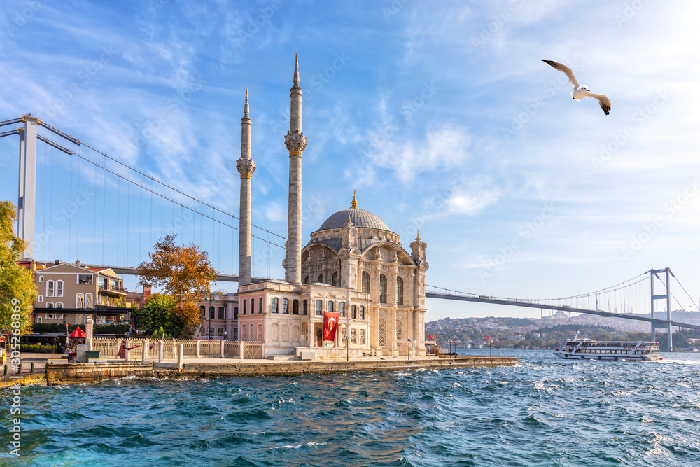 Naklejka premium Ortakoy Mosque or the Grand Imperial Mosque of Sultan Abdulmecid, Istanbul