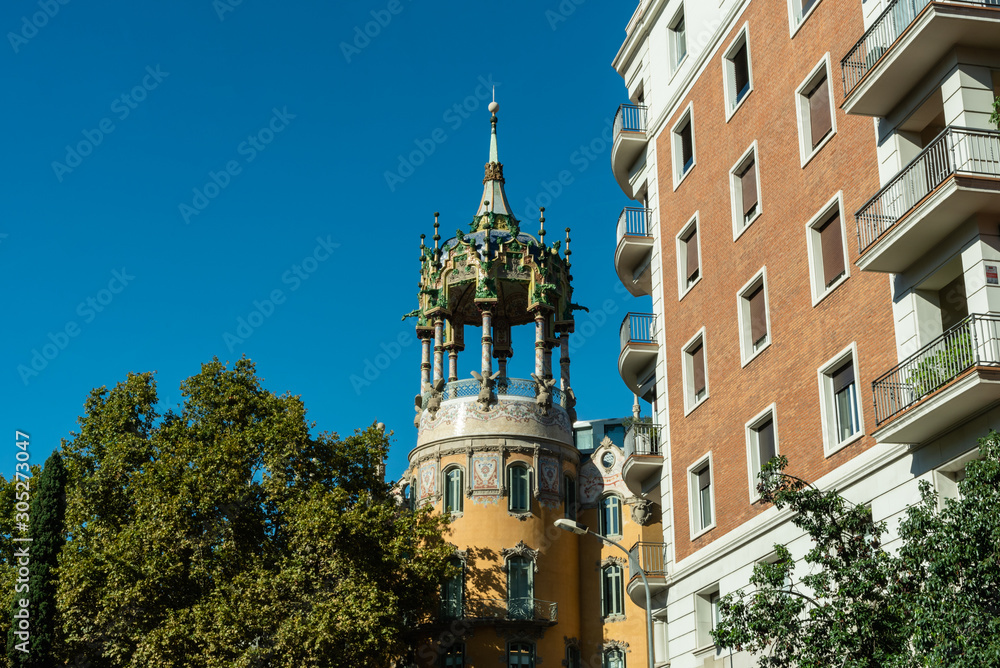 Naklejka premium Scenic Barcelona street vista, Catalonia