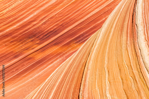 Quadro su tela Walls of narrow desert canyon with lines converging in top corner