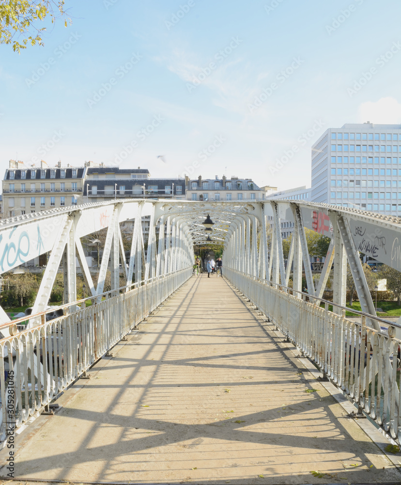 Fototapeta premium passerelle canal st martin 
