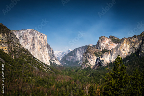 El Capitan as seen from the entrence of Yosemite Valley