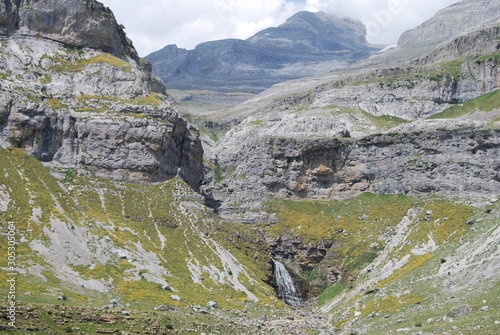 cascada en el parque nacional de Ordesa y Monte Perdido photo