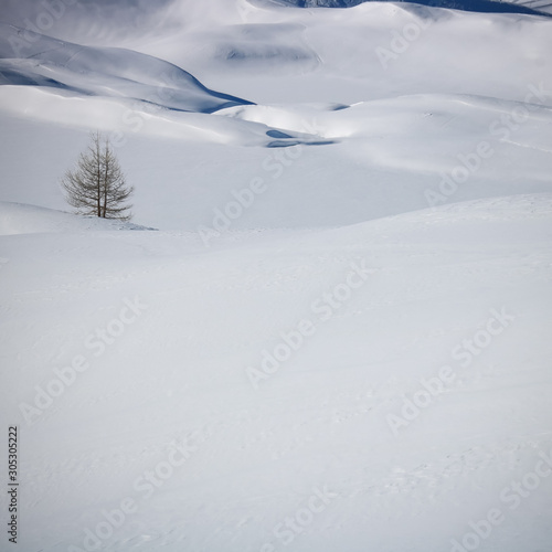 paysage de l'alpes d'huez en hiver, vacances au ski