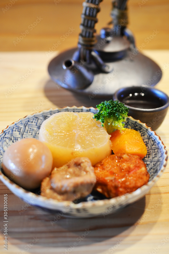 おでん盛りとお酒 おでん盛りとお酒
