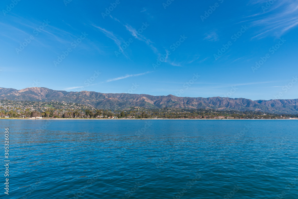 Fototapeta premium Scenic view of Santa Barbara from the pier