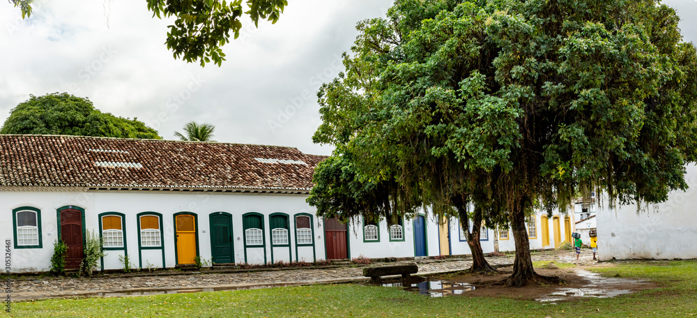 Obraz premium Panoramic streets with colorful doors in the famous historic center of Paraty in the state of Rio de Janeiro, Brazil.