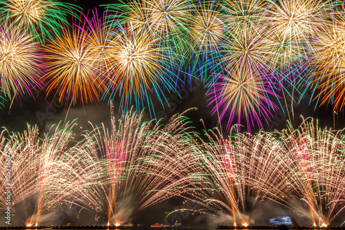 Tableau sur toile Colorful fireworks at toi kanagawa japan.