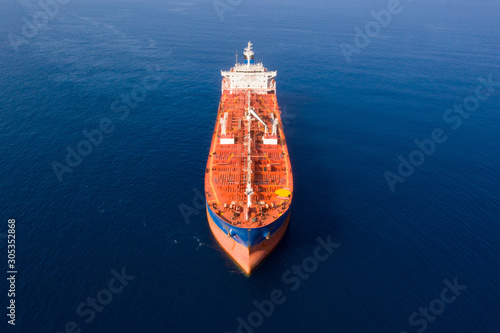Foto Aerial view of a Mega Oil tanker cruising slowly at The Mediterranean Sea