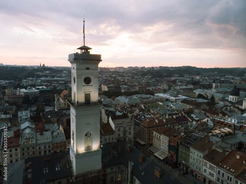 Obraz premium aerial view of lviv bell clock tower on sunset overcast sky